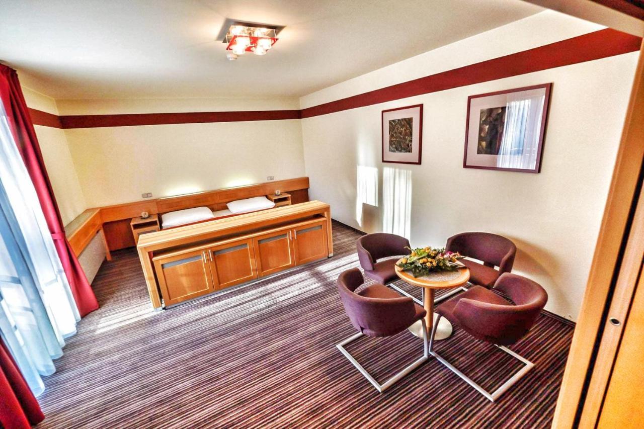 Jan Maria Hotel Ostrava Buitenkant foto