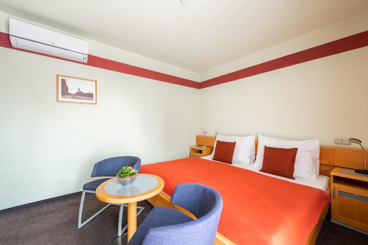 Jan Maria Hotel Ostrava Buitenkant foto
