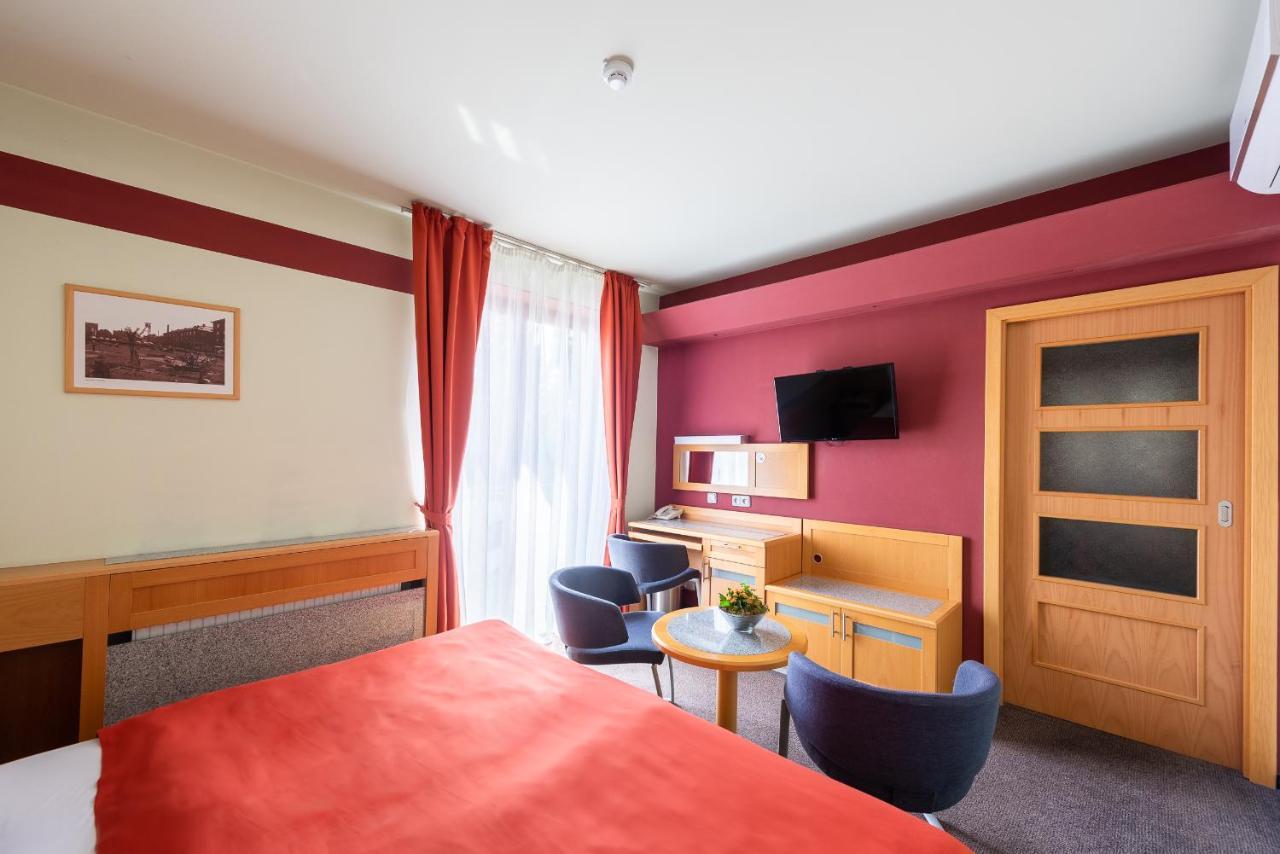 Jan Maria Hotel Ostrava Buitenkant foto