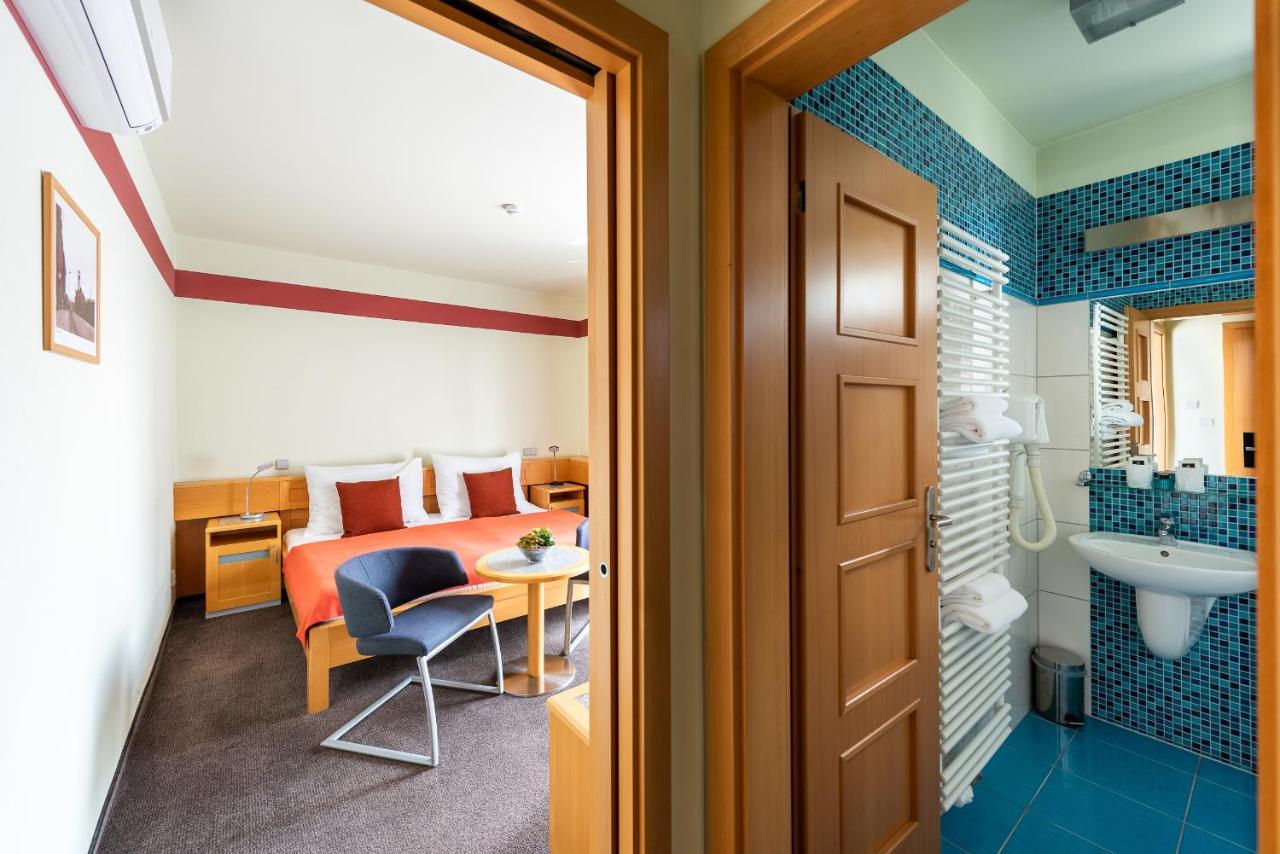 Jan Maria Hotel Ostrava Buitenkant foto