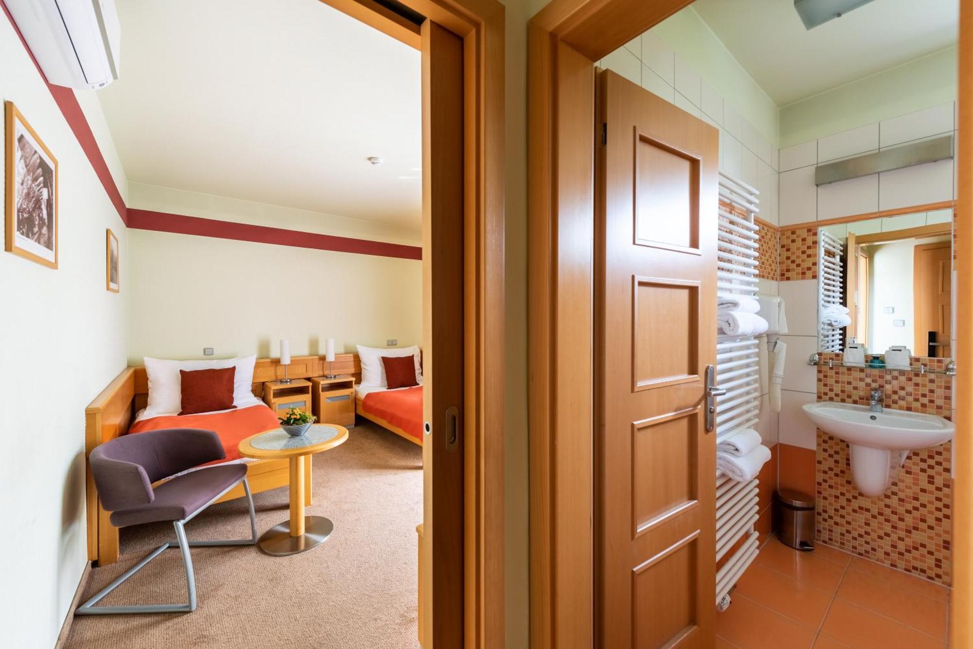 Jan Maria Hotel Ostrava Buitenkant foto