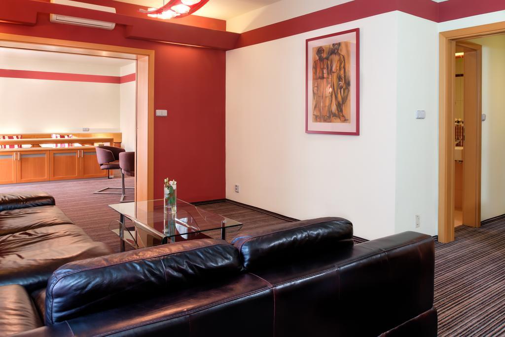 Jan Maria Hotel Ostrava Buitenkant foto